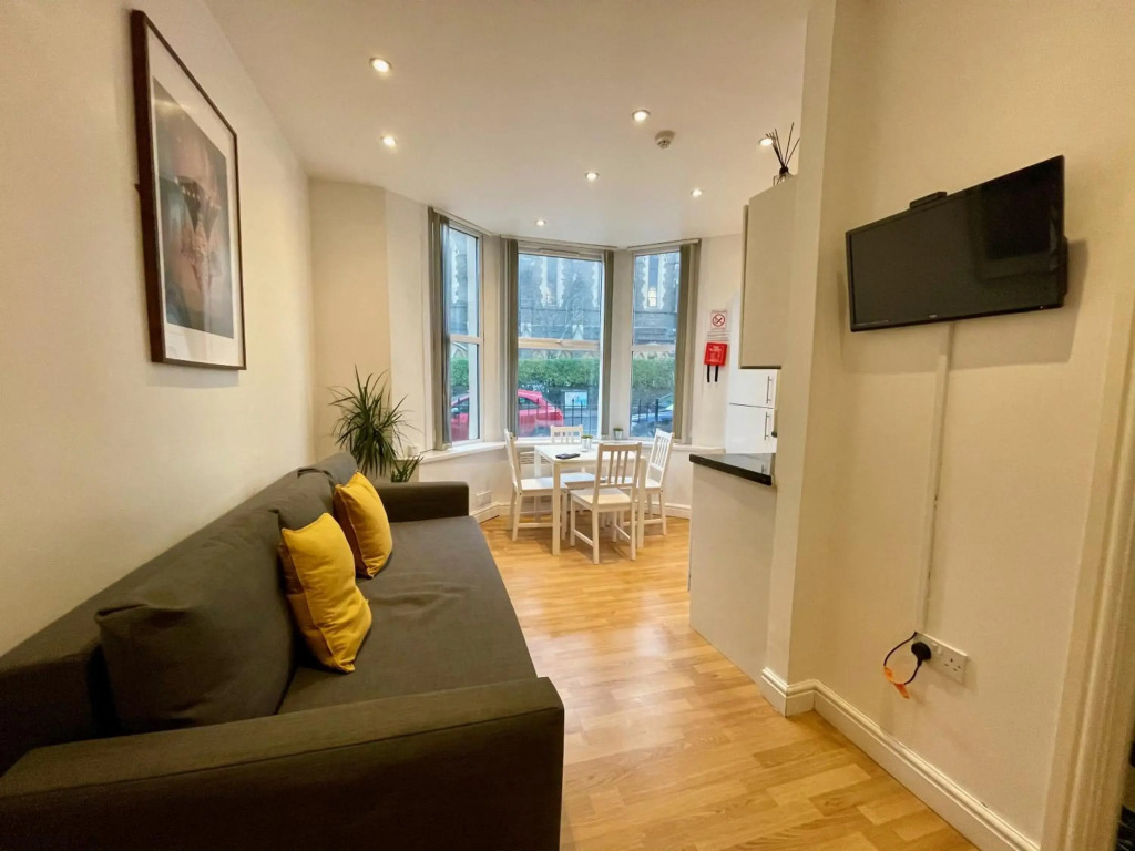 Bute Park Apartment w/ Heating + Private Bathroom