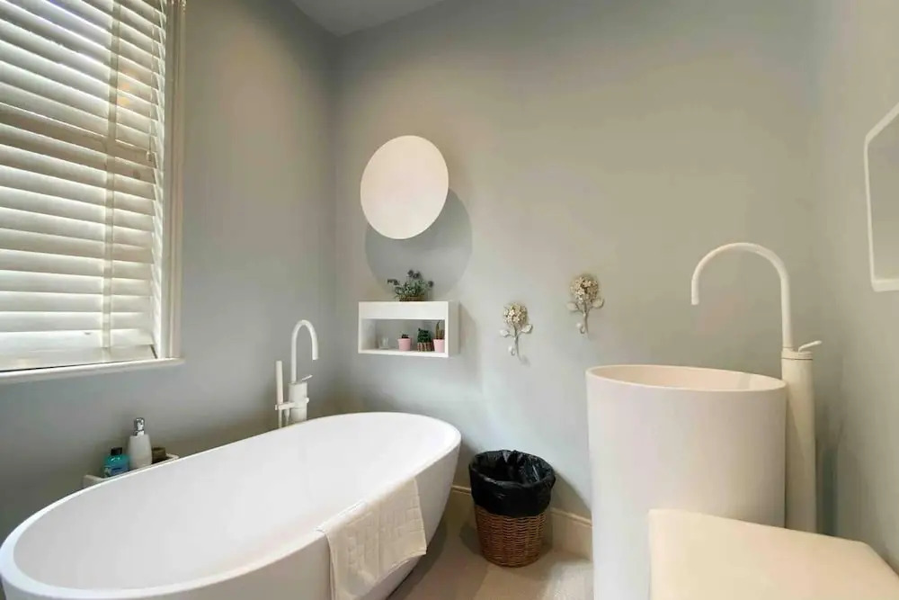 Modern Central 3-brs House With 3 Bths 2 Hottube