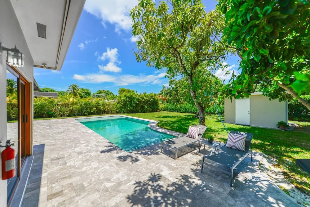 Awesome House with pool Westchester