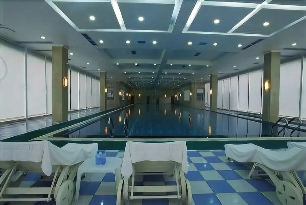 Lingxiu Hot Spring of Emei Mountain