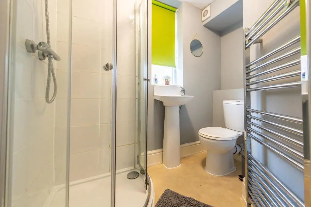 Large Contractor & Worker House - Free Parking - by ComfyWorkers