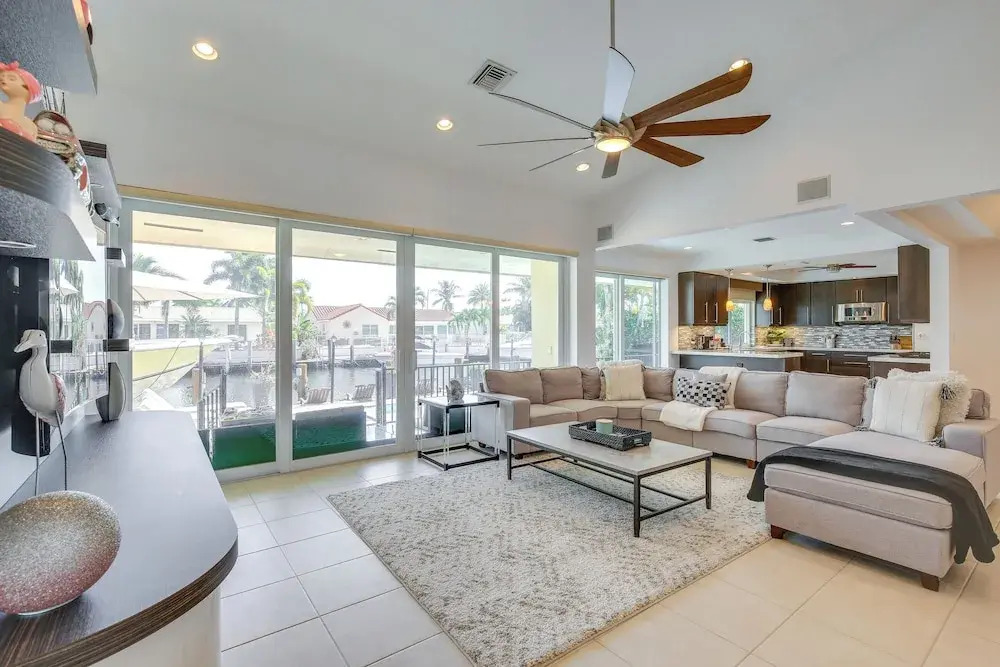 Canal Access & Pool: Lighthouse Point Getaway!