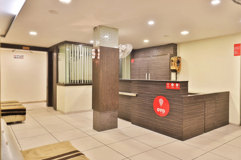 Capital O 11491 Hotel Santro