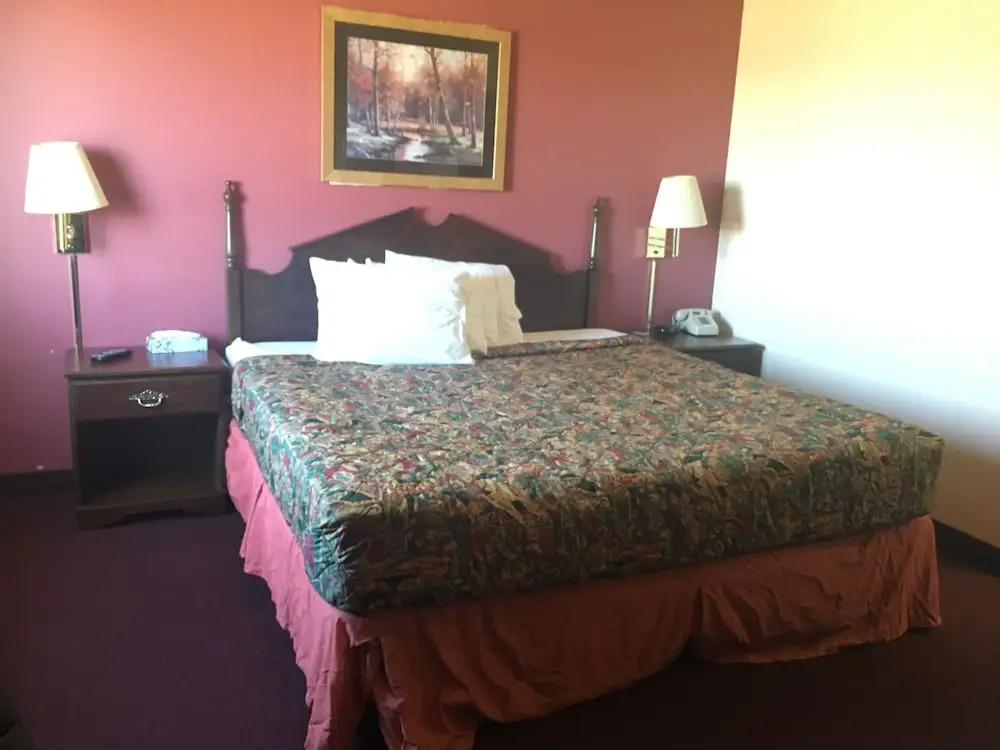 Derby Inn & Suites