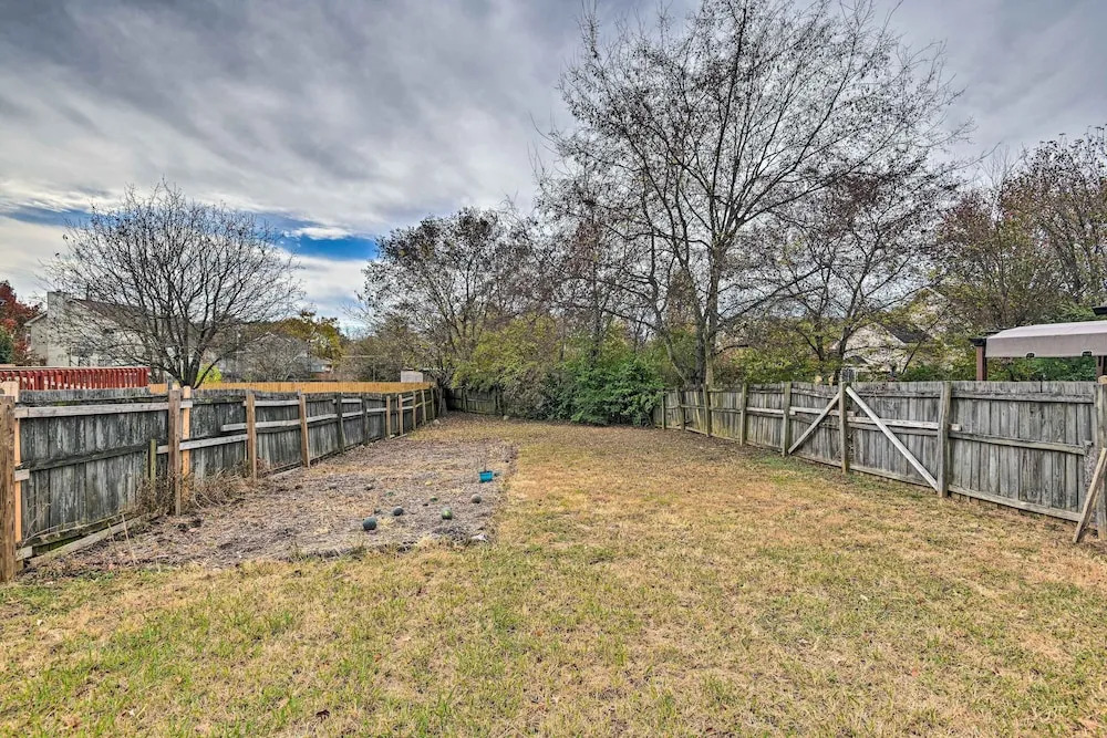 Cozy Home w/ Yard ~ 12 Mi to Dtwn Nashville!