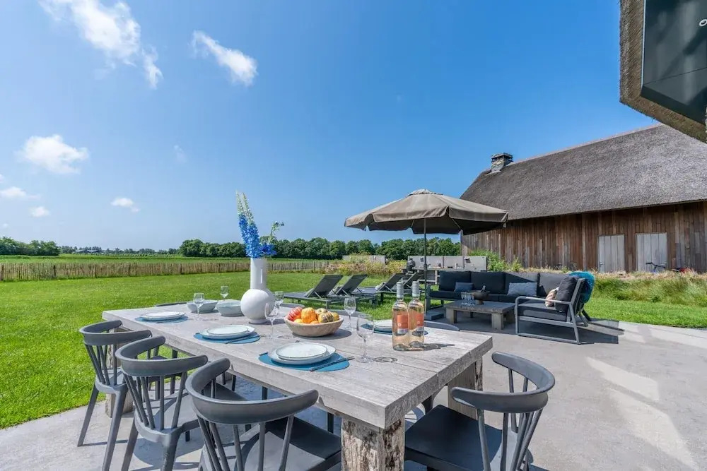 Modern 6-person Villa With Private Hot Tub - Near Beach & Nature
