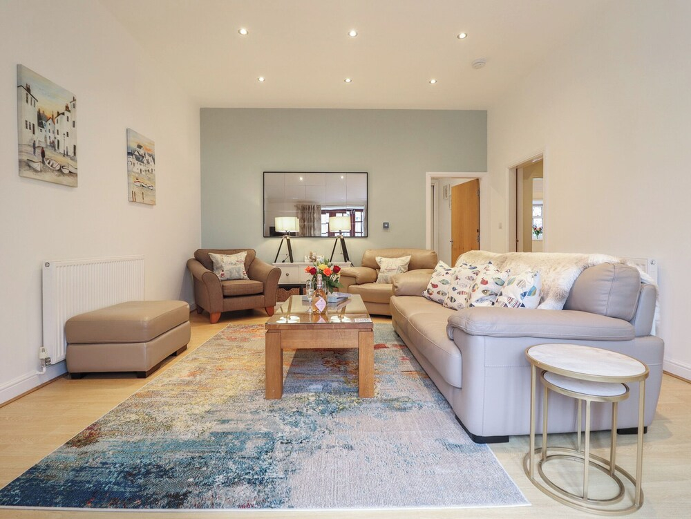 Maritime Mews, 6 The Oakleys
