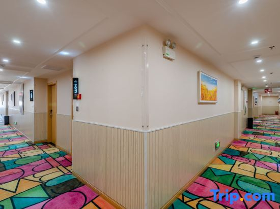 Shell Hotel (Fuyang Railway Station No. 10 Middle School Branch)