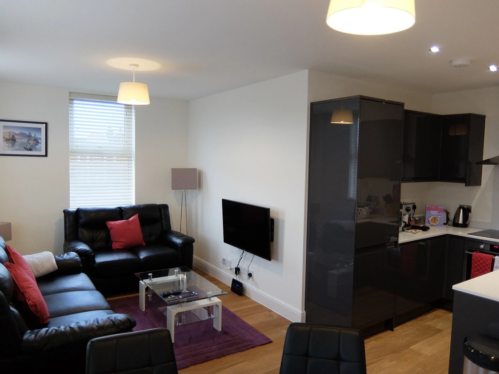 Twickenham Evergreen House by Vantage Apartments