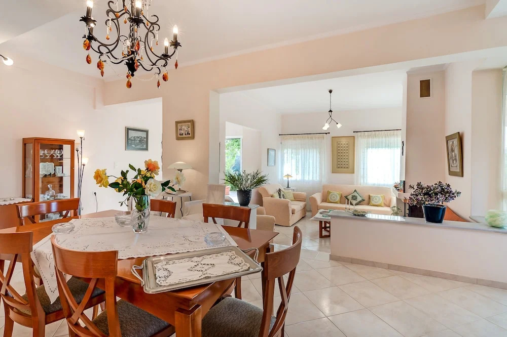 Light Filled Spacious Private Villa with Pool