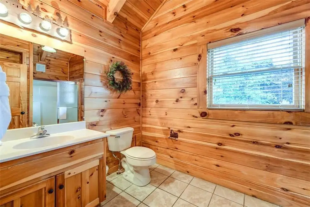 UnFirgettable 2 Bedroom Home with Hot Tub