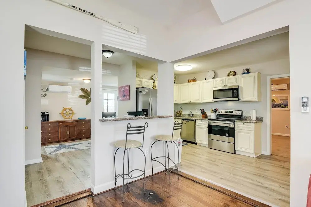 Galveston Vacation Rental: 2 Mi To Pleasure Pier!
