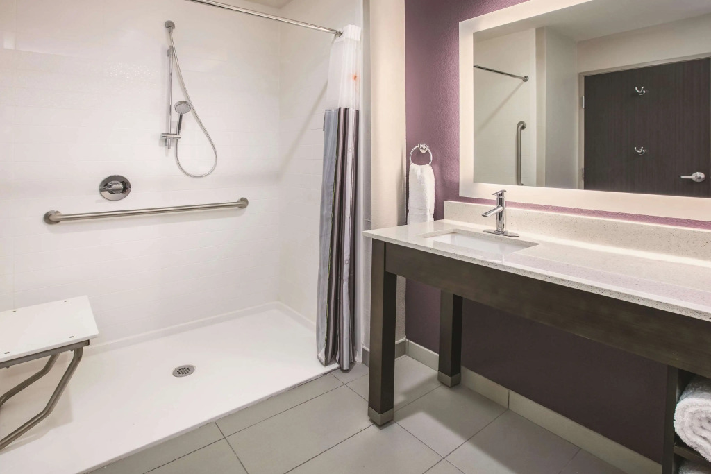 La Quinta Inn & Suites by Wyndham Dallas/Fairpark