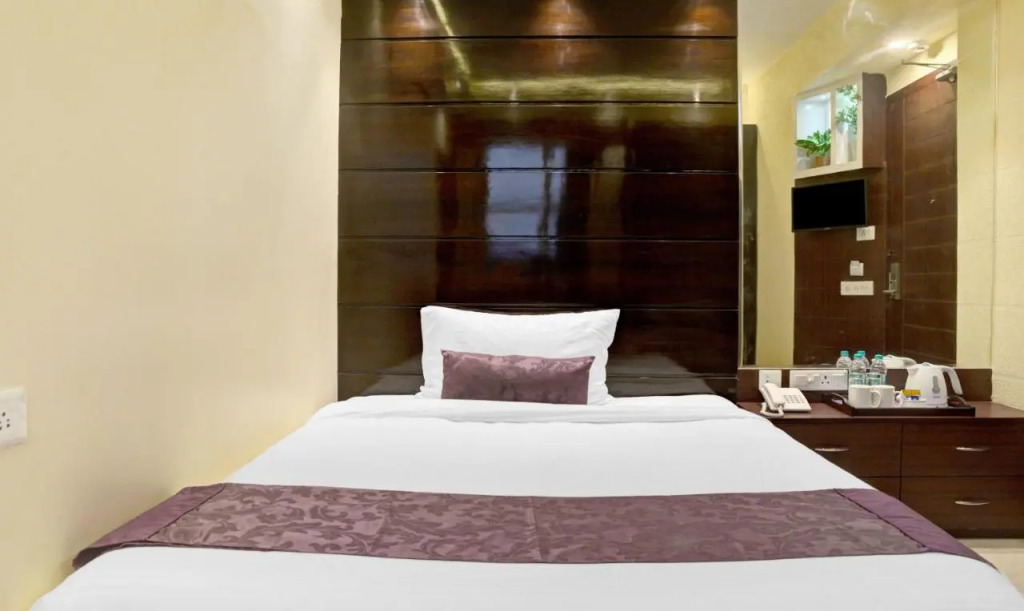 Treebo Premium The Crystal, Chinar Park