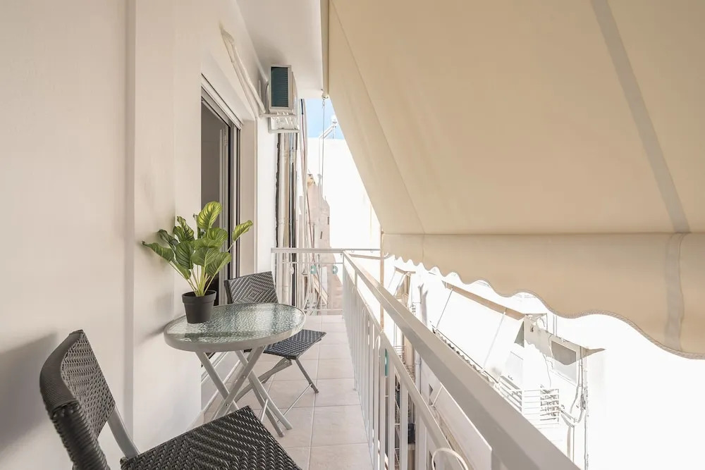 Live As A Greek in Athena