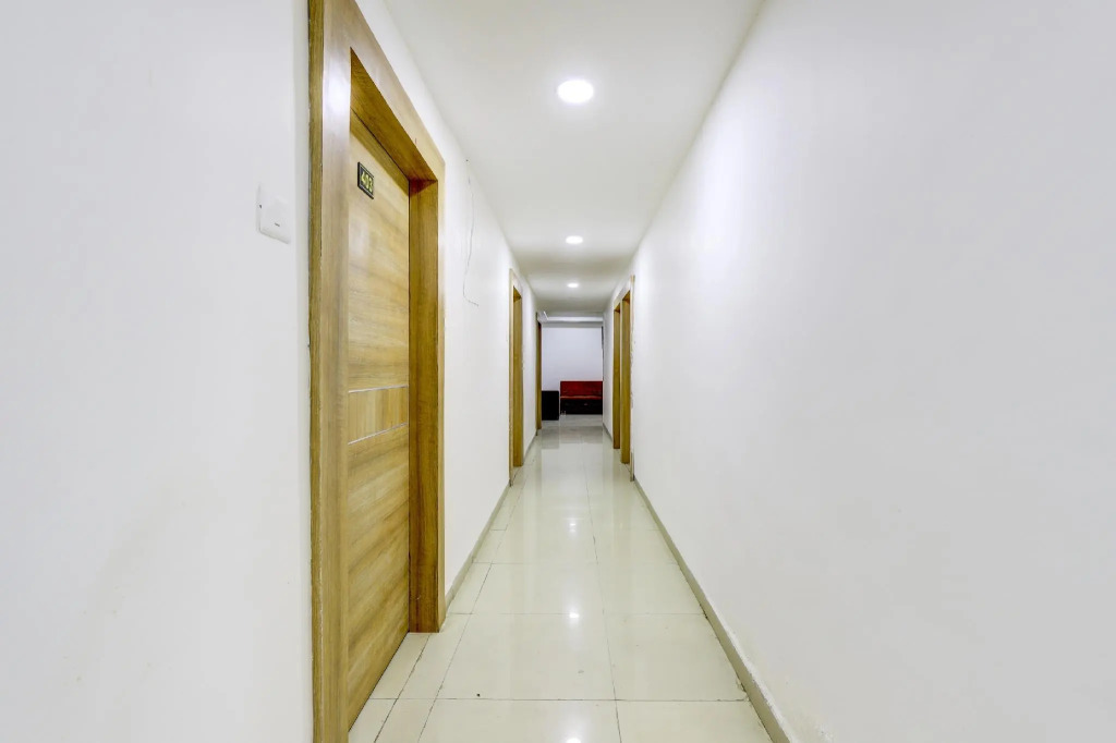 OYO Flagship 71075 HOTEL NIK PALACE