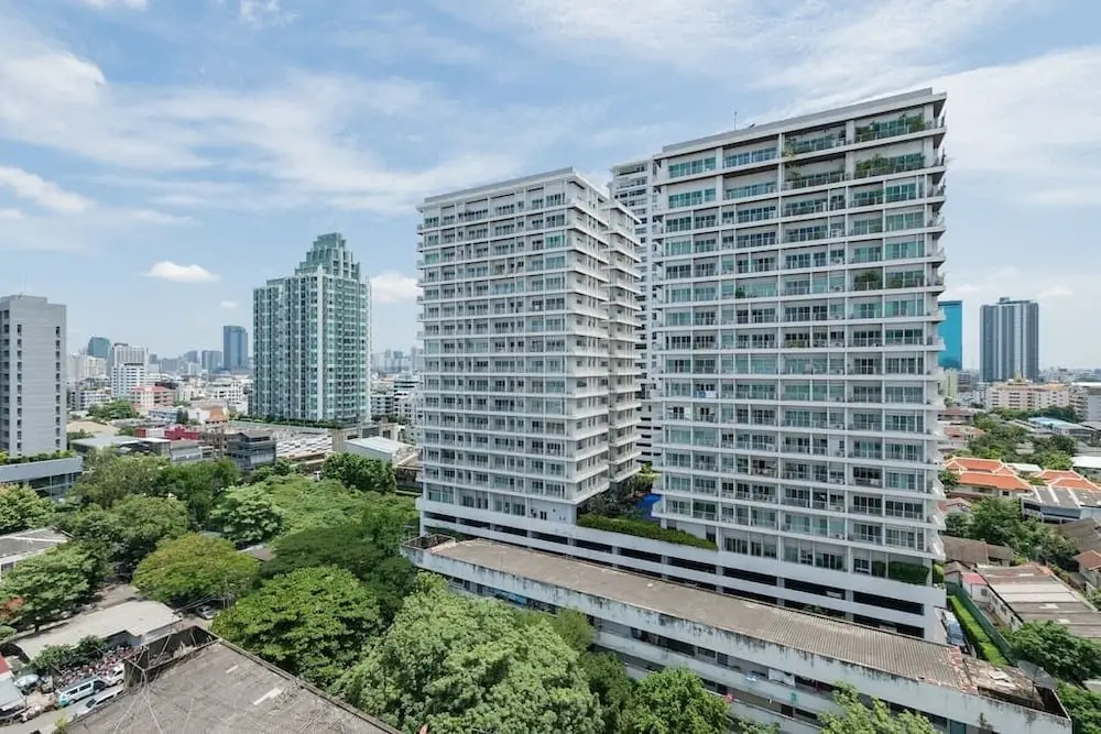 Trendy 2 BR in Thonglor by Pat