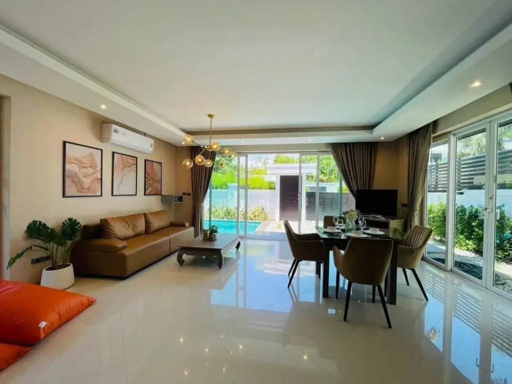 Palm Oasis Pool Villa by Pattaya Holiday