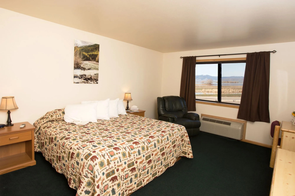 Ninepipes Lodge