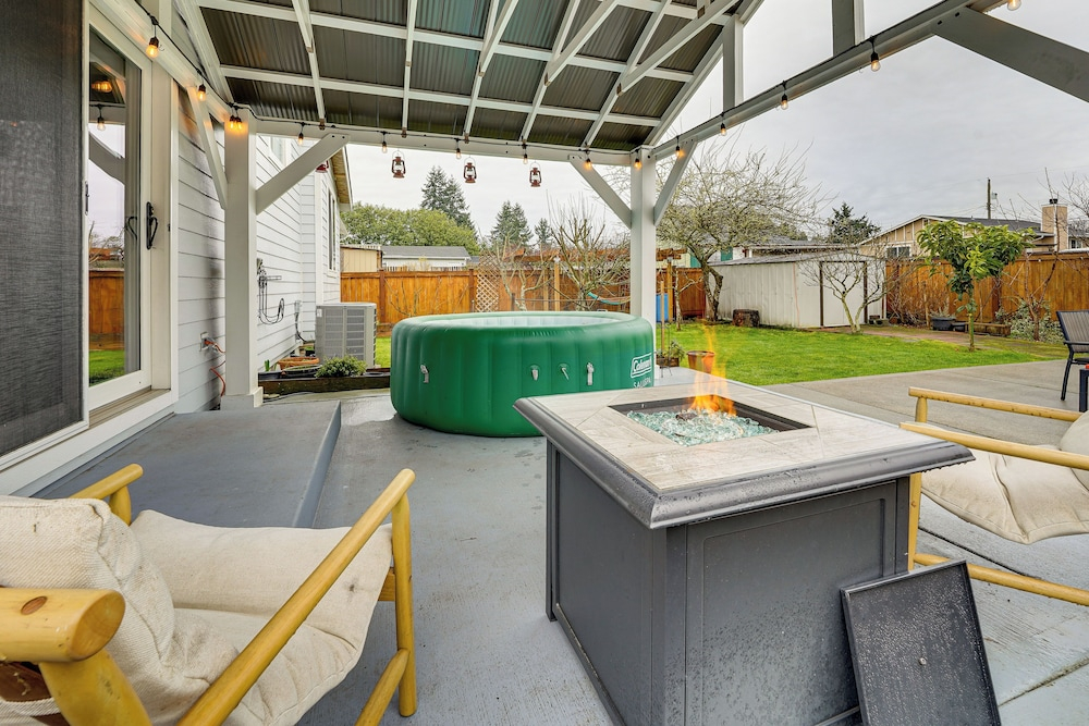 Patio Oasis! Contemporary Tacoma Hideout