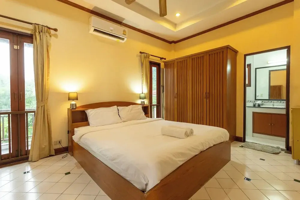 Thai-Style Villa with Charm V114
