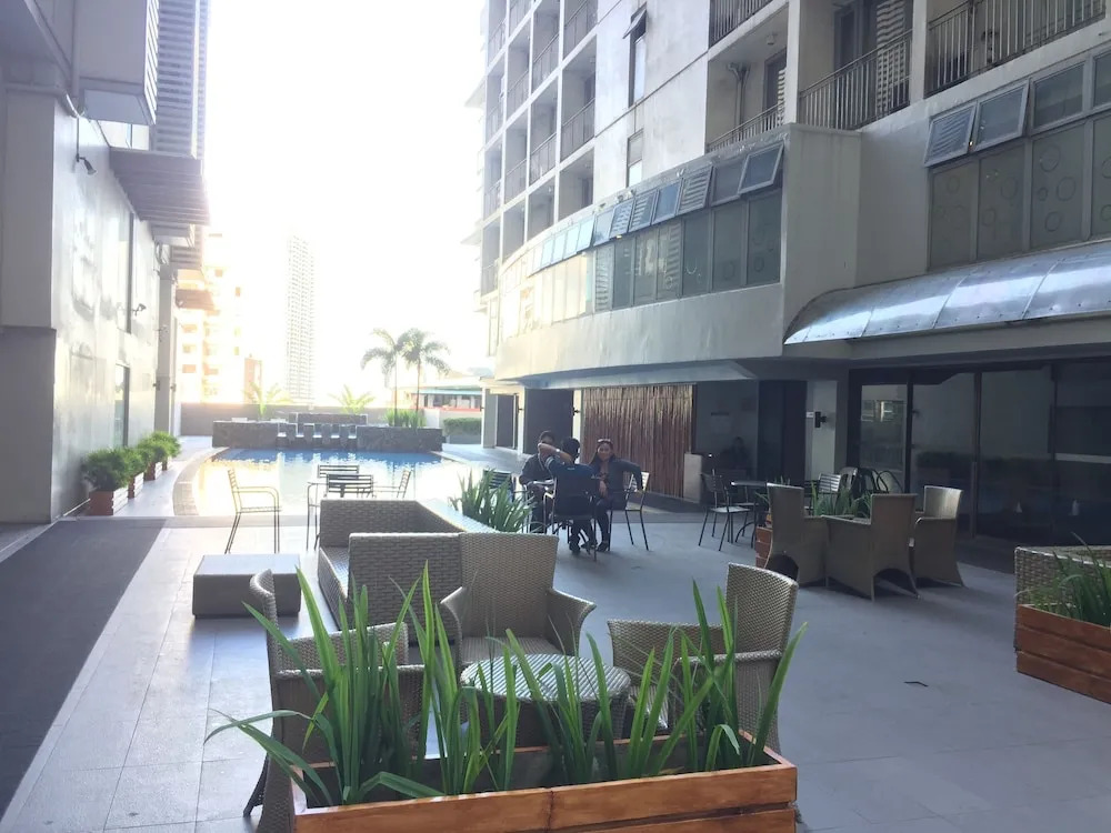 Serena's Suite (Makati Ave.)