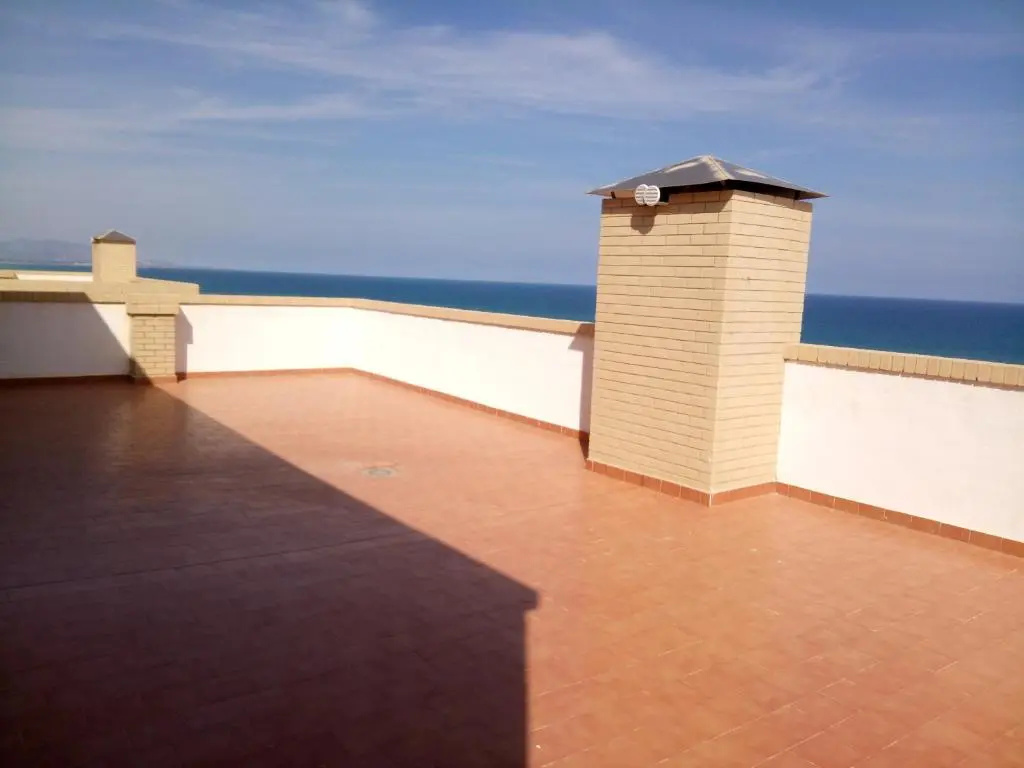 Apartamento 1ª Línea de mar en Marina d'Or con césped y playa [Familiar]