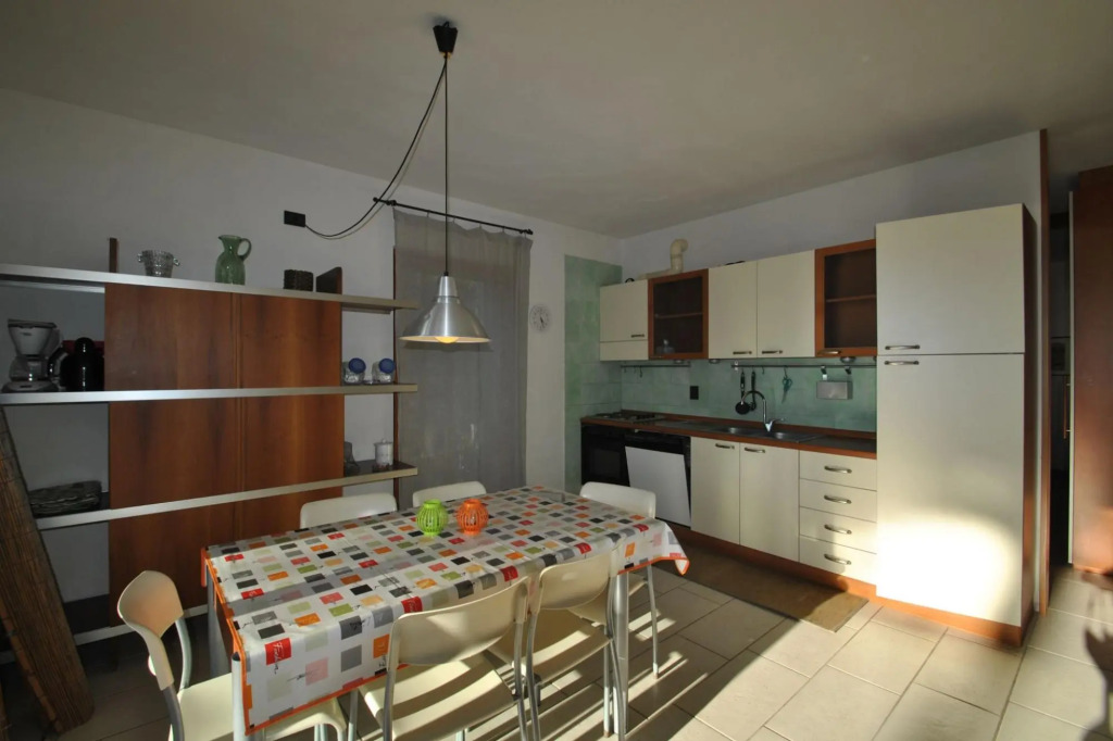 In vacation residence , 40 mt from the sea, apartment for 4-6 people, on the first floor with terrac-Villa Marina - INT. 6 trilo Ponente