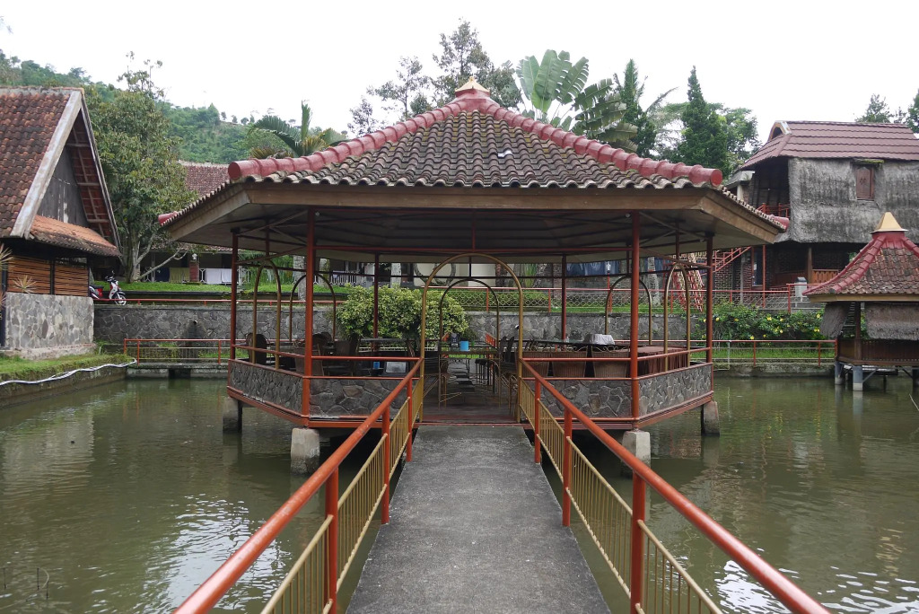 Kampung Pa'go Resort Hotel