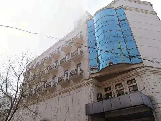 Yayue Hotel (Nanjing East Road Pedestrian Street)