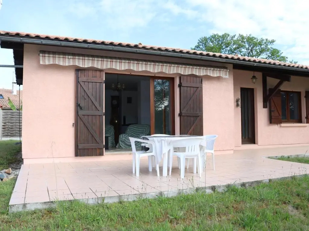 Maison Calme avec Jardin, Proche Lac et Centre, Animaux Bienvenus, Ménage Inclus - FR-1-319-408