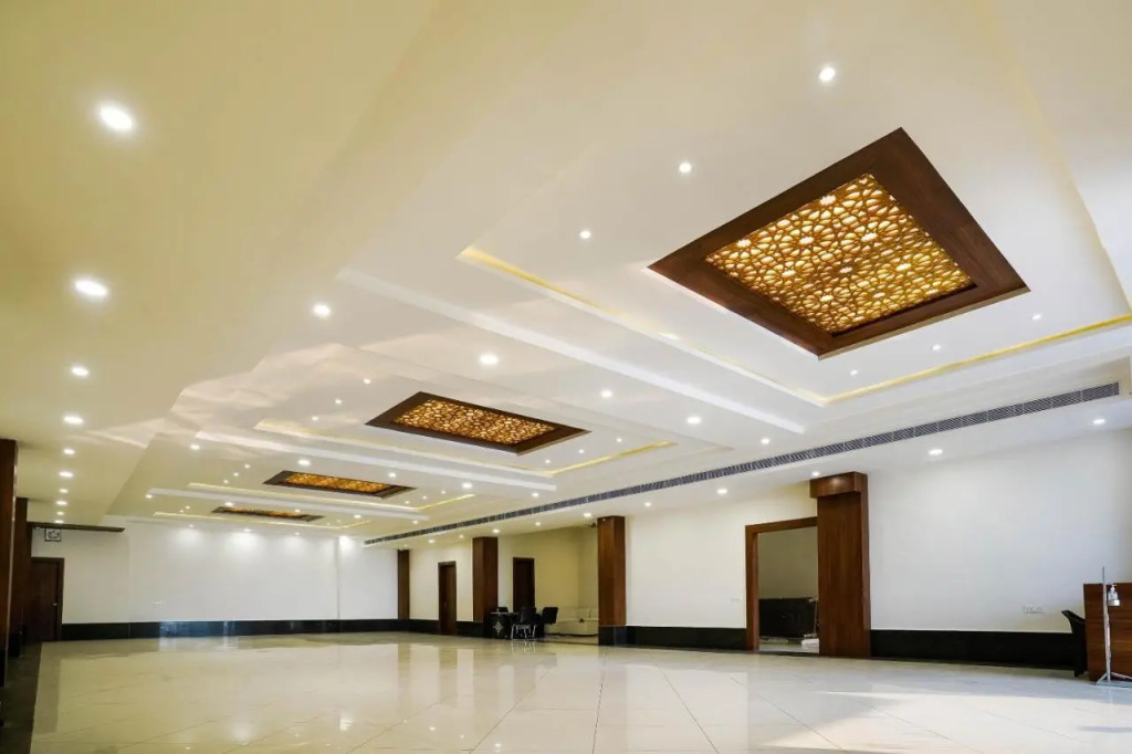 Pop 91505 Airport Hotel