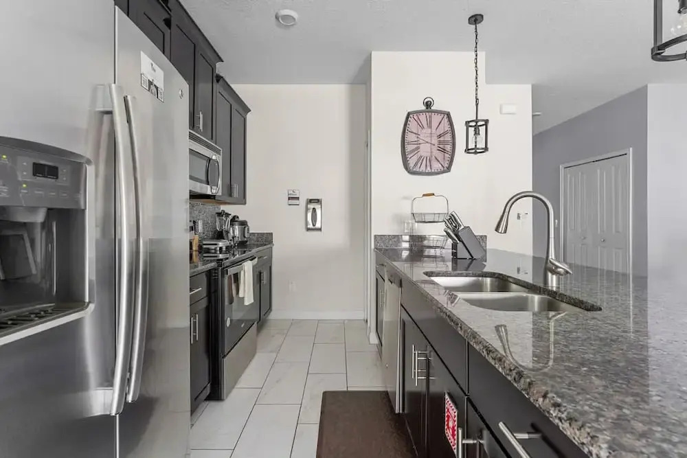 Private Pool and BBQ at Storey Lake 5BR