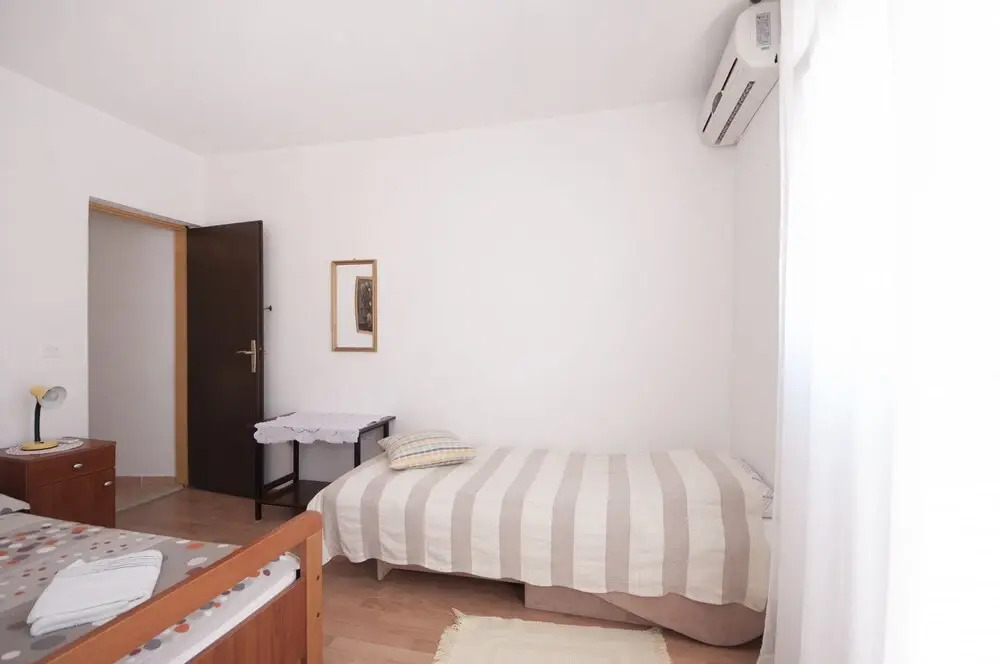 Apartments Mira