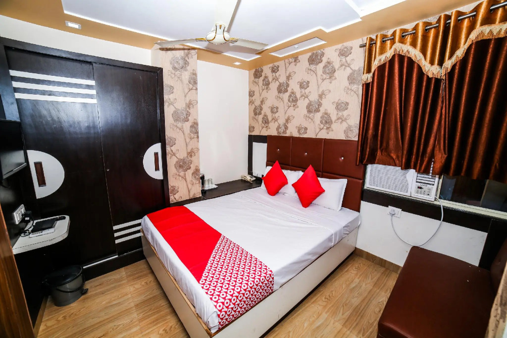 OYO 18651 Hotel Sharda