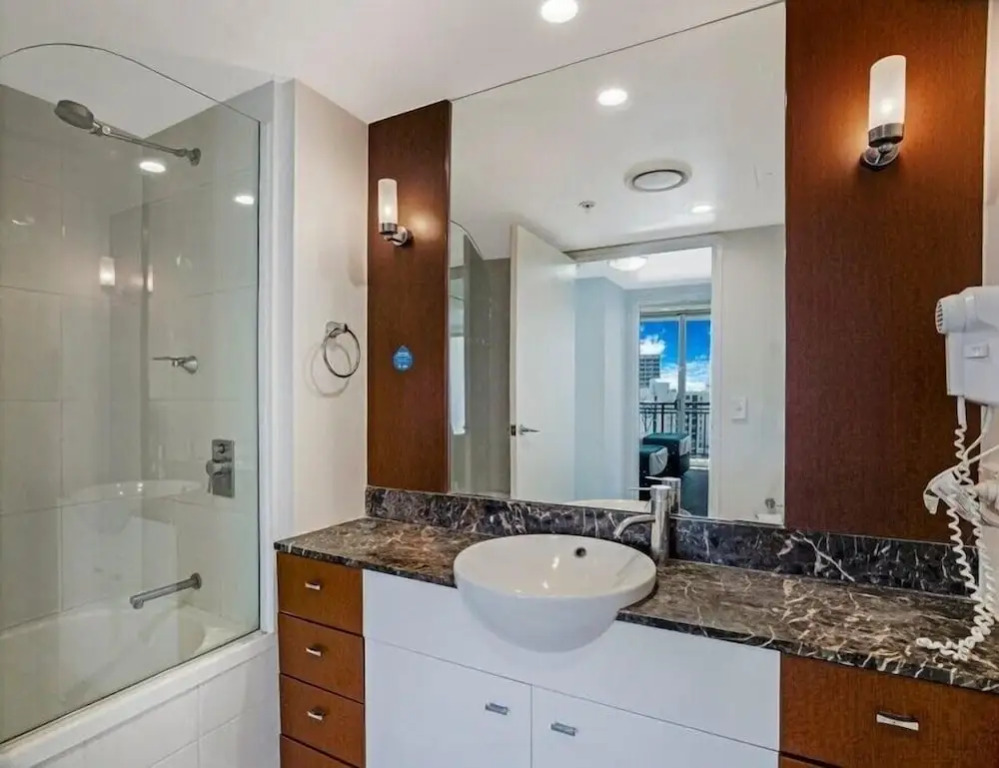 Towers of Chevron - Private Apartments - Hosted by Coastal Letting Co