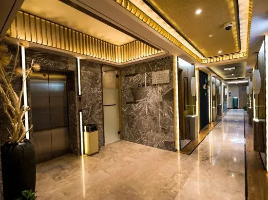 Elong Anyun Hotel (Shanghai Hongqiao International Airport Ziteng Road Subway Station)