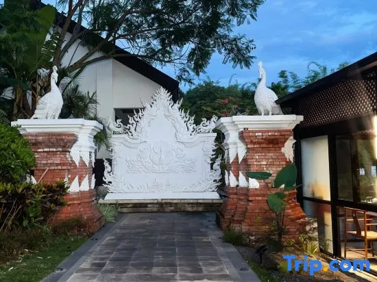 Menghai Meng Bala Jingmo Landscape Hot Spring Homestay