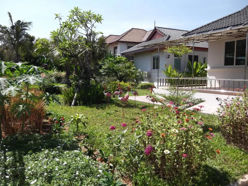 Nuchs Apple Guest House