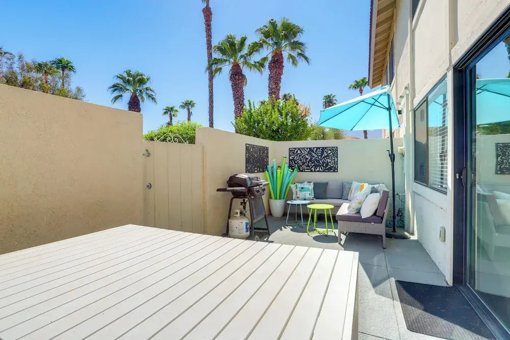 Palm Springs Abode w/ Pool Access, Near Golfing