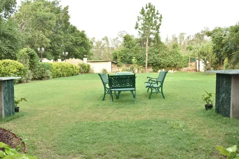 Remarkable 6-bedroom Farmhouse in South Delhi