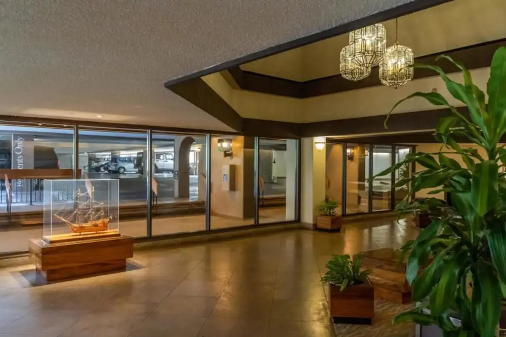 Discovery Bay One Bedroom Condos with Kitchen & Free Wifi