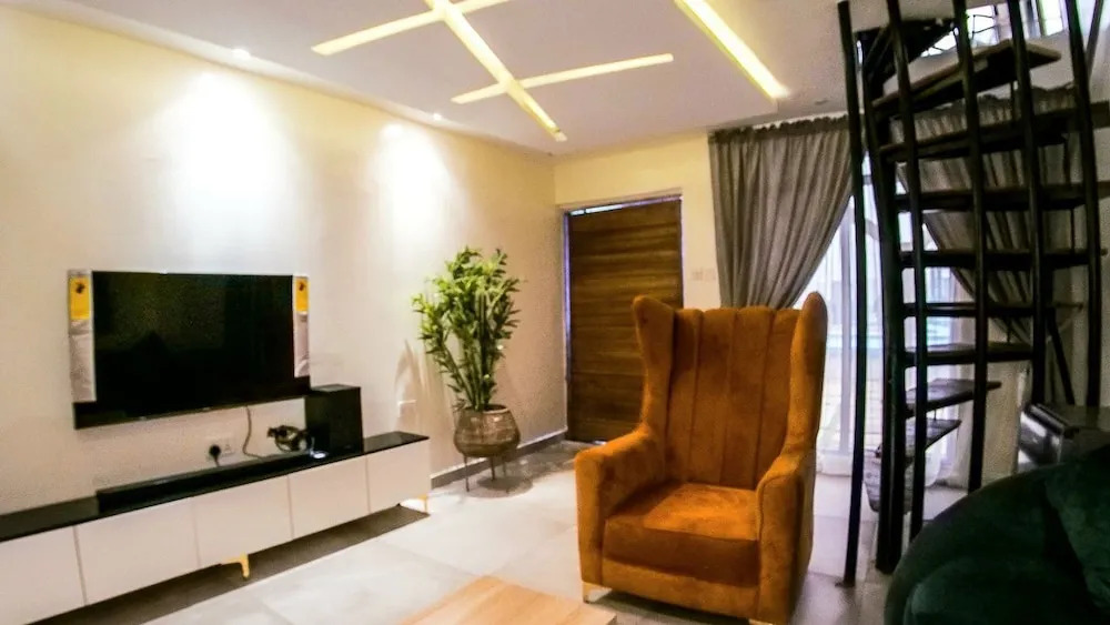 1 bedroom penthouse on the beach ikate
