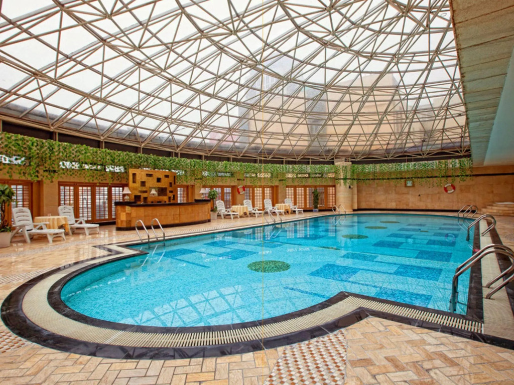 Wuhan Mayflowers Hotel (Wuchang Railway Station Zhongnan Road Metro Station Branch)