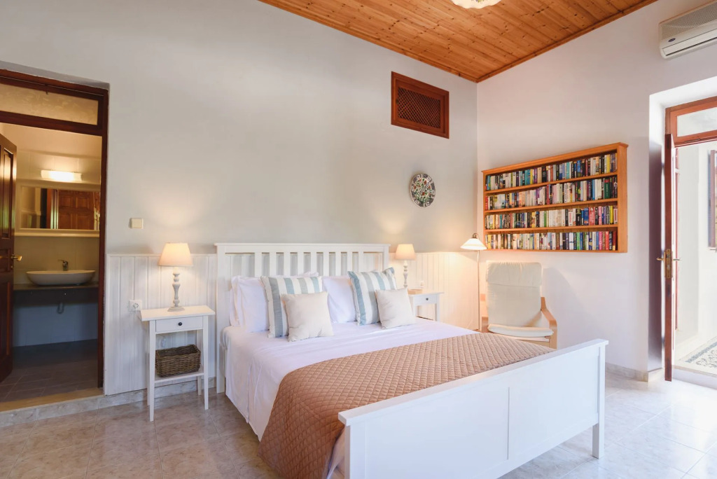 Thea Villas and Suite