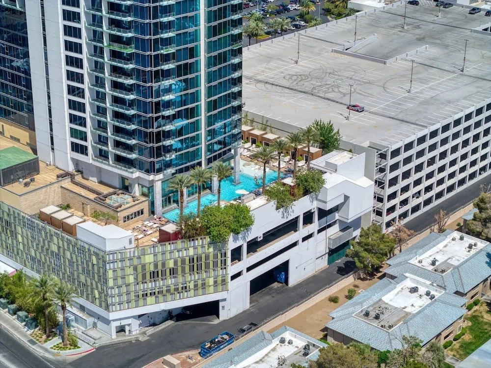Modern High-rise Escape Balcony + Stunning Views 23319