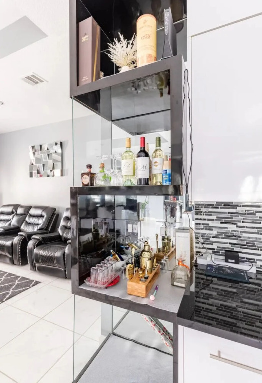 IAH SPHERIC Mini-mansion