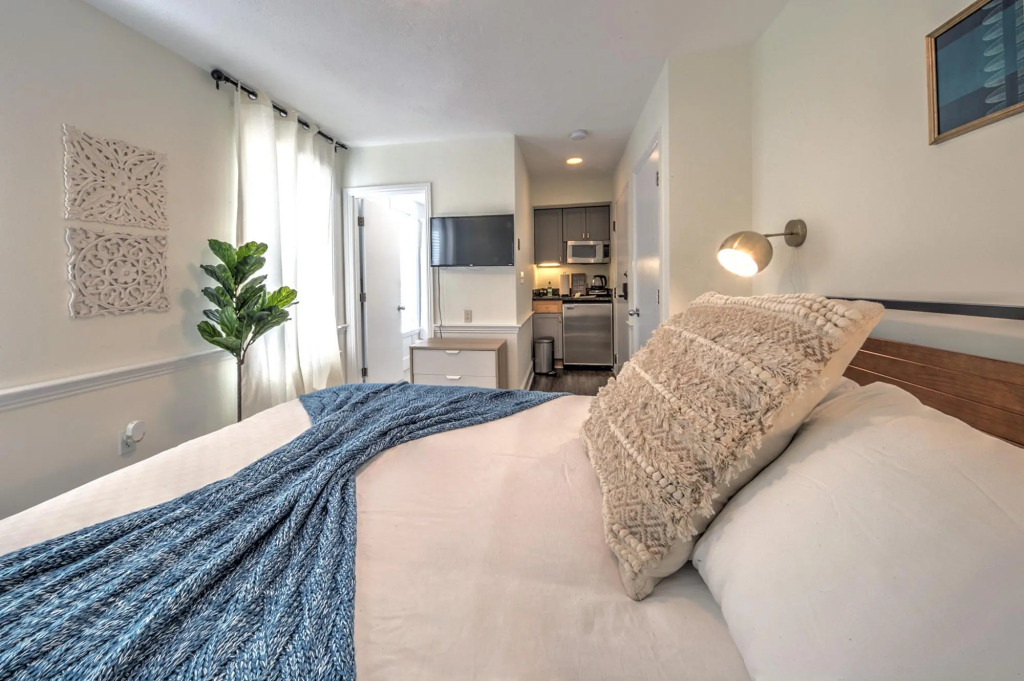 Awesome studio in South End with wifi and parking