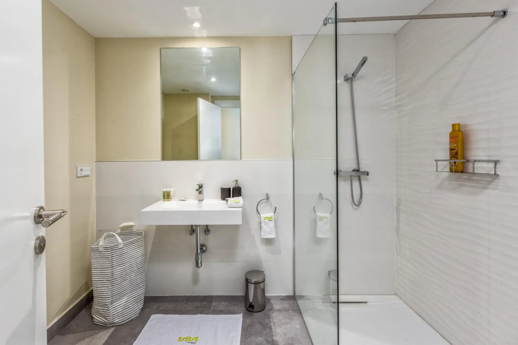 Luca in Fuengirola with 2 bedrooms and 2 bathrooms