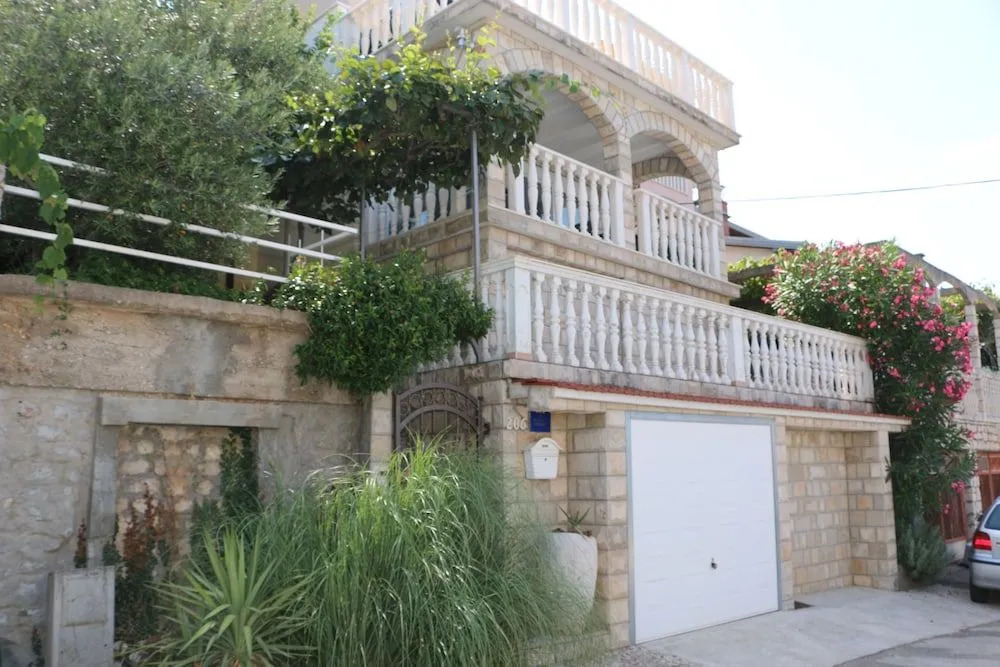Villa Mara in Komarna by Villas Guide
